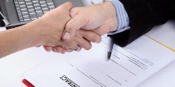 Hợp đồng lao động có những thông tin gì cần quan tâm?