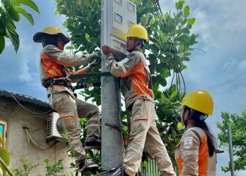 Giám sát an toàn điện có nhiệm vụ gì khi triển khai công việc?