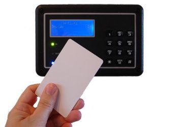 Máy sử dụng một loại thẻ giấy được in ấn với mã số riêng biệt