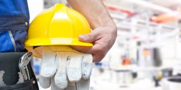 Tính chất của việc bảo hộ lao động là gì?